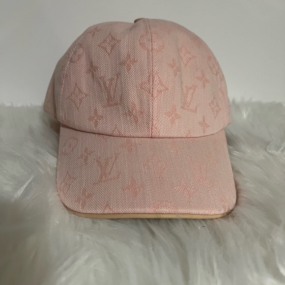 LOUIS VUITTON "Be My" Pink Monogram Woven with a Jacquard Cap - Picture 1 of 10